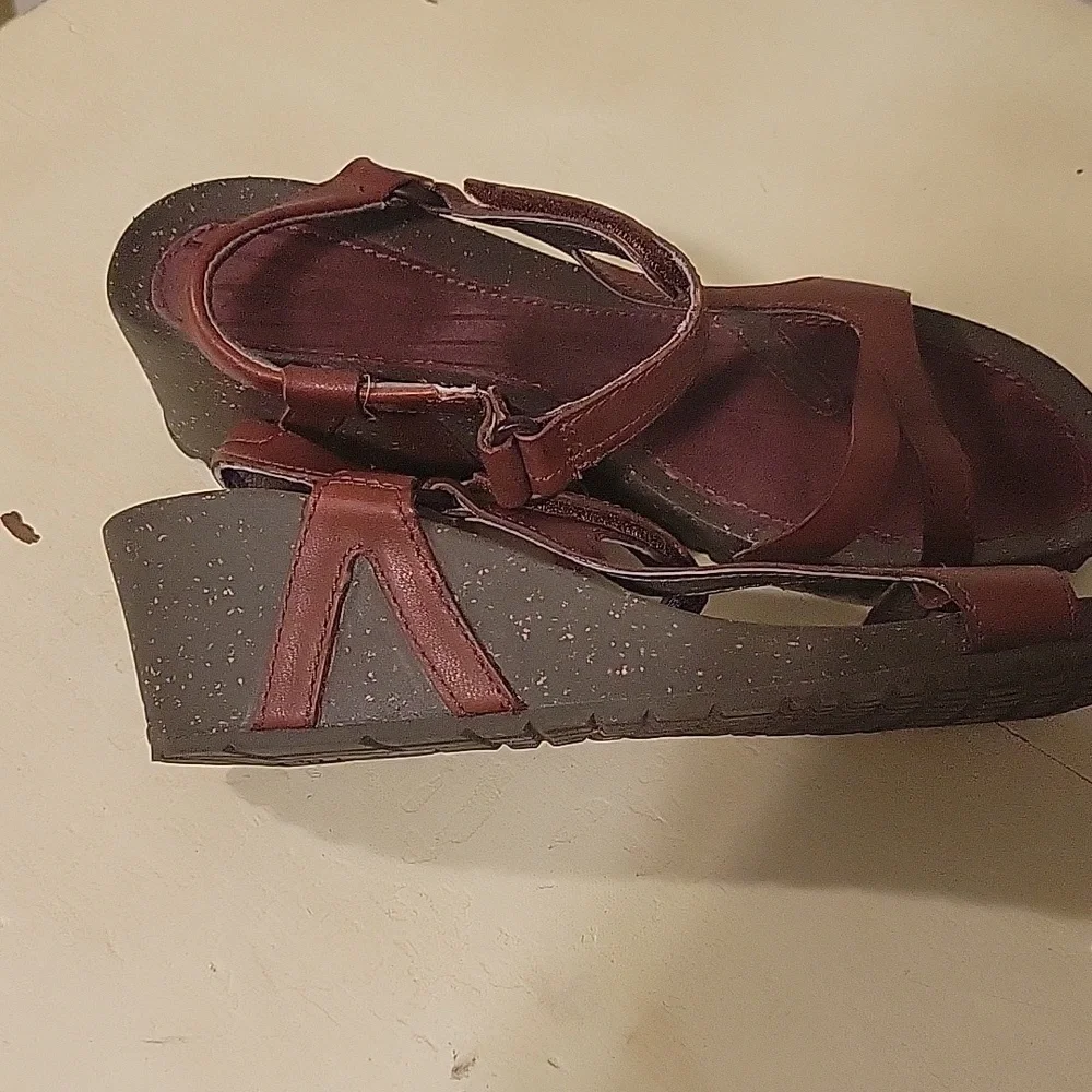 Teva womens brown sandals in size 10. Worn a couple of times. Like new - Picture 4 of 4